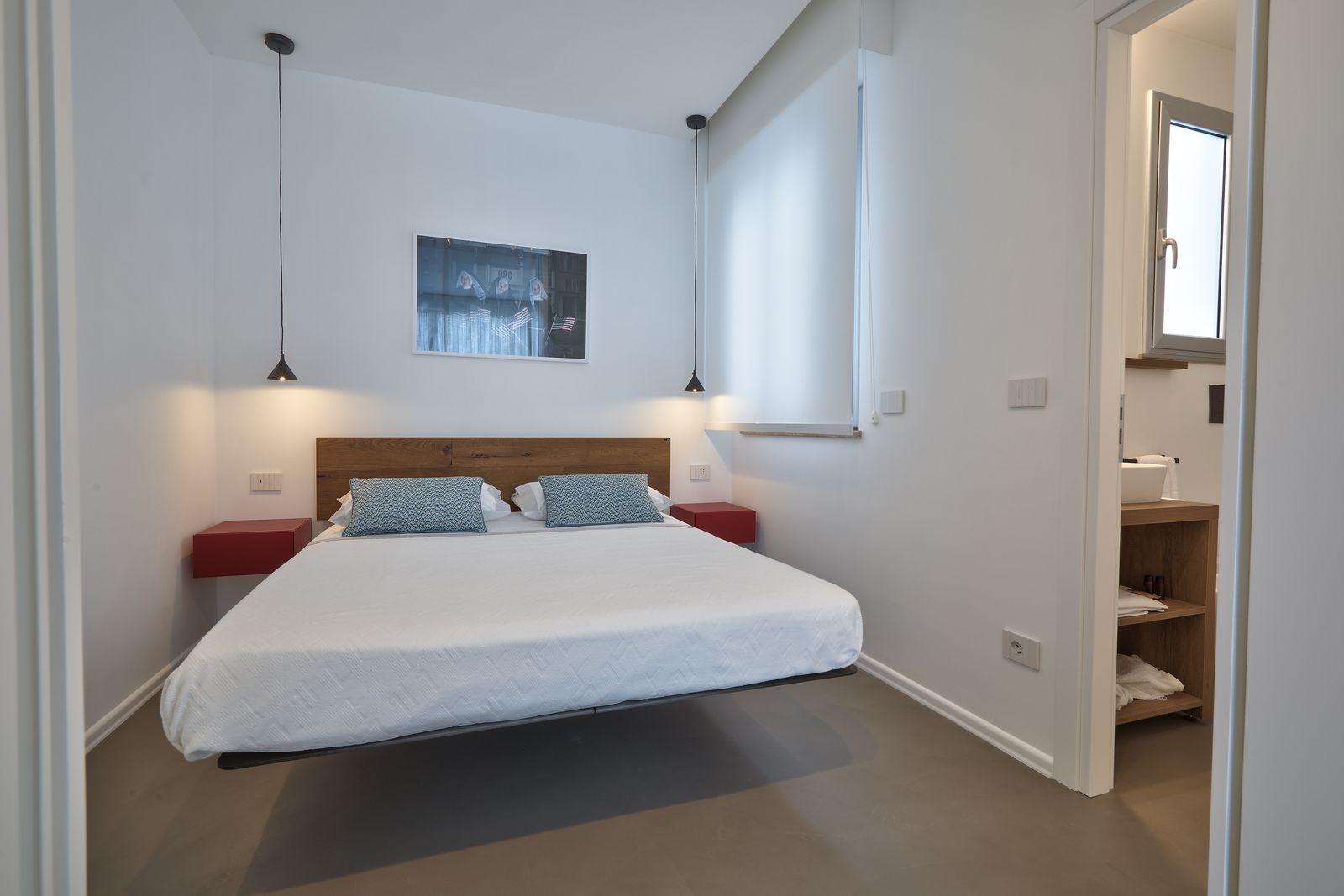Appartamento Grigio: la camera con il letto sospeso